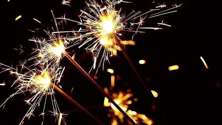 컬러 결혼 백그라운드 크리스마스 오렌지 불 휴가 불꽃 새로움 폭죽 따뜻함 이벤트 사람없음 옆모습 빛 노란색 파티 우주 검은색 축제 어둠 축하 그룹 닫기 선택 폭발 연도 각도 화상 많음 MOV 해외동영상 클립영상 자연요소 기념일 뷰포인트 컨셉 과일 모션 상처 동영상 파일형식