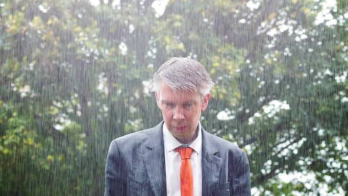 백인 직업 응시 비즈니스 날씨 아이디어 한명 사람 정장 성인 물 젖음 도전 물방울 잡기 비즈니스맨 고독 결심 예측 빗방울 걱정 패배 노력 폭풍 업무과다 문제 나쁜 경영 고립 역경 투쟁 MP4 해외동영상 클립영상 자연요소 서양인 1 시선 옷 남자 감정 컨셉 모션 업무 직장인 비_날씨 동영상 파일형식