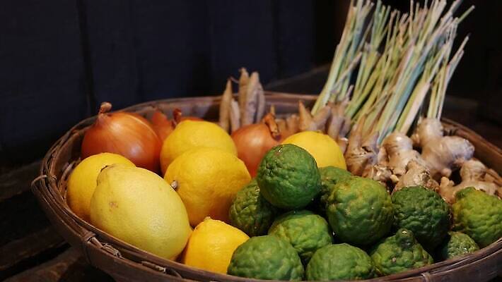 음식 벽 백그라운드 농업 채소 과일 재료 양파 바닥 실내 건강 종류 사람없음 목재 가로 초록색 세트 쌓기 바구니 상점 방 수확 신선 시장 컨테이너 다발 수집 레몬 오브젝트 유기농 원예 날것 뿌리 모음 비타민 생강 잡동사니 흙더미 내추럴 고립 밭일 수목 숙성 정물화 카피스페이스 비건 4K MP4 해외동영상 클립영상 나무 웰빙 산업 컬러 모션 취미 내부 흙 공백 그림 동영상 영양소 채식주의자 파일형식 더미