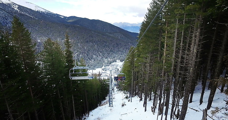 나무 계절 스포츠 여행 겨울 의자 교통시설 자연 하늘 휴가 스키 산 사람 풍경 경사 사람없음 야외 얼음 추위 흰색 승차 숲 언덕 휴양지 알프스 리프트 스키선수 스노우보더 불가리아 눈내림 1인칭시점 4K 반스코 MOV 해외동영상 클립영상 자연요소 식물 시선 유럽 컬러 가구 교통 모션 겨울스포츠 운동선수 장소 눈 시설 생태계 동영상 파일형식 남유럽