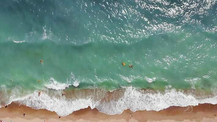 나무 모래 파도 바다 섬 여행 우산 모션 자연 조류 사람 사람없음 야외 물 여름 파란색 관광지 하이앵글 햇빛 갈색 점프 검은색 수영 거품 폭포 전원 뜨거움 정상 상쾌 각도 동영상 드론 우크라이나 터키석 오데사 4K MP4 해외동영상 클립영상 자연요소 식물 동물 계절 감정 유럽 뷰포인트 컬러 태양 수상스포츠 전기에너지 보석 생태계 파일형식