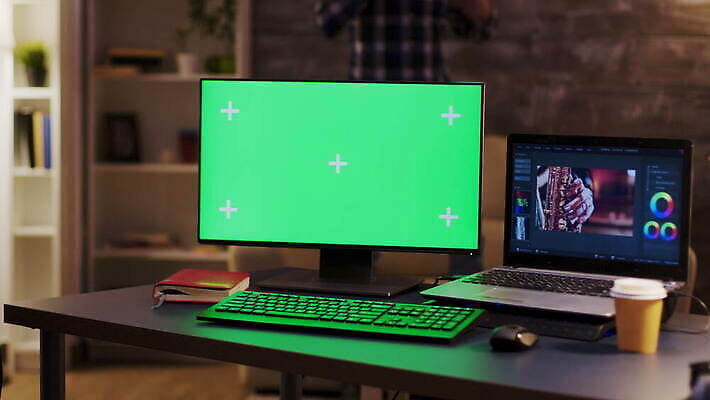 템플릿 직업 백그라운드 인터넷 통신 초록색 전자제품 컴퓨터 사무실 스크린 모니터 어둠 공백 방 업무 야간 디자이너 슛 개발 프로그램 프로젝트 크로마키 4K MOV 해외동영상 클립영상 자연요소 컬러 비즈니스 작업 동영상 파일형식