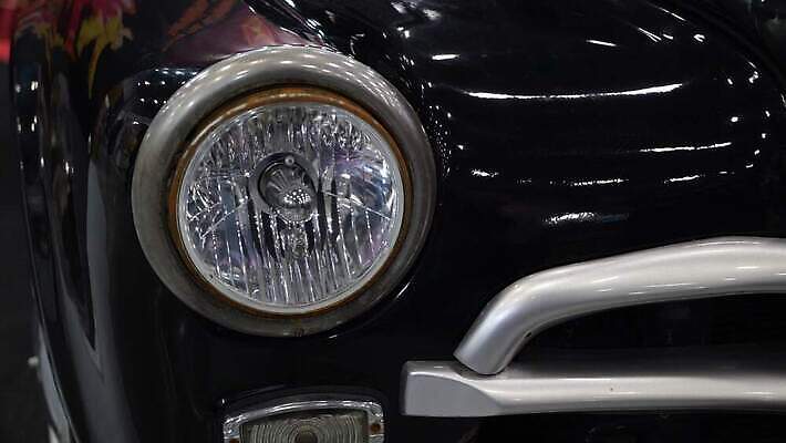 디자인 얼굴 육상교통 부분 교통시설 자동차 유리 추상 사람없음 빛 금속 기계 운전 수확 골동품 덮개 램프 레이싱 역사 클래식 고급 향수 묘사 복고 엔진 클래식카 구식 범퍼 옛날 자동 특별함 스타일 4K MOV 해외동영상 클립영상 교통수단 교통 컨셉 무늬 농업 모션 승용차 재질 조명 시합 신체부위 화장품 뚜껑 시설 동영상 파일형식