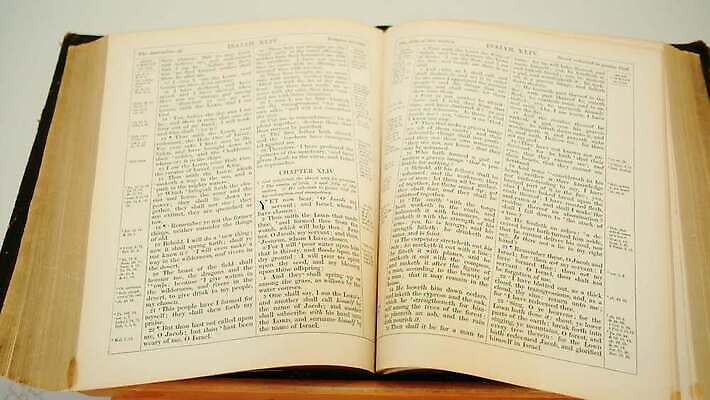 교육 기독교 종교 지구 백그라운드 텍스트 탁자 창조 사람없음 책 빛 스마트폰 세계 교회 성경 예수 편지 천국 신앙심 4K MOV 해외동영상 사도궁 클립영상 가구 종교용품 종교건축 건물 핸드폰 스마트기기 궁전 신_종교 동영상 바티칸 파일형식