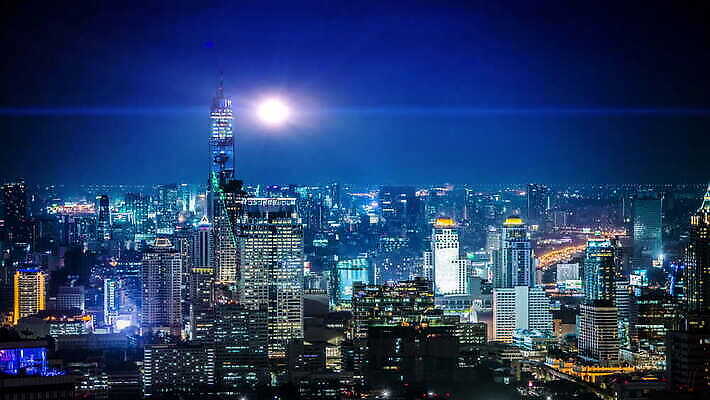 아시아 도로 여행 백그라운드 비즈니스 건축양식 모션 자동차 태국 하늘 호텔 거리 광고판 사람없음 건물 빛 도시풍경 사무실 새벽 활발 도시 고속도로 도심 야간 저녁 쇼핑몰 교차로 방콕 스카이라인 동영상 항공촬영 랜드마크 수도권 4K 타임랩스 MOV 해외동영상 클립영상 자연요소 건축물 건축 나라 길 육상교통 뷰포인트 컨셉 교통시설 숙소 알림판 촬영기법 풍경 지역 판 파일형식