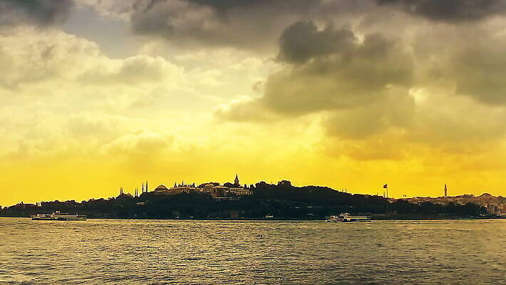 구름 유럽 아시아 바다 여행 건축양식 하늘 이스탄불 파노라마 동양인 풍경 사람없음 건물 물 파란색 도시풍경 일출 탑 일몰 궁전 도시 보트 역사 모스크 스카이라인 칠면조 랜드마크 보스포루스 옛날 타임랩스 MOV 튀르키예 해외동영상 클립영상 자연요소 건축물 건축 나라 컬러 고건축 배_교통 조류 촬영기법 인종 노을 이슬람교 동영상 파일형식