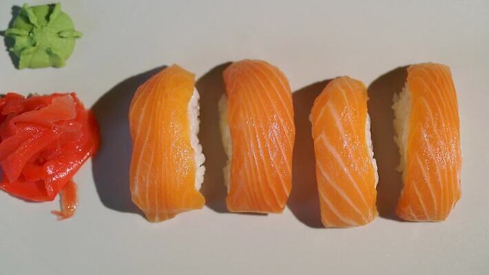 아시아 음식 백그라운드 요리 사람없음 식당 일본 식사 저녁식사 초밥 회 맛 고추냉이 해산물 날것 롤 연어 생강 점심식사 맛있는 4K MOV 해외동영상 클립영상 나라 컨셉 채소 어류 상점 양념 동영상 일본음식 파일형식