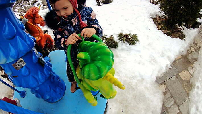 공원 행복 어린이 겨울 모션 놀이 휴가 미소 사람 사람없음 여름 친구 청춘 컬러풀 축제 기쁨 놀이공원 원형 놀이터 승차 서커스 만화 속도 회전 회전목마 바둑 느림 공평 사방 4K 반스코 MOV 해외동영상 클립영상 도형 계절 공공시설 감정 컬러 컨셉 관계 표정 테마파크 놀이기구 동영상 불가리아 파일형식