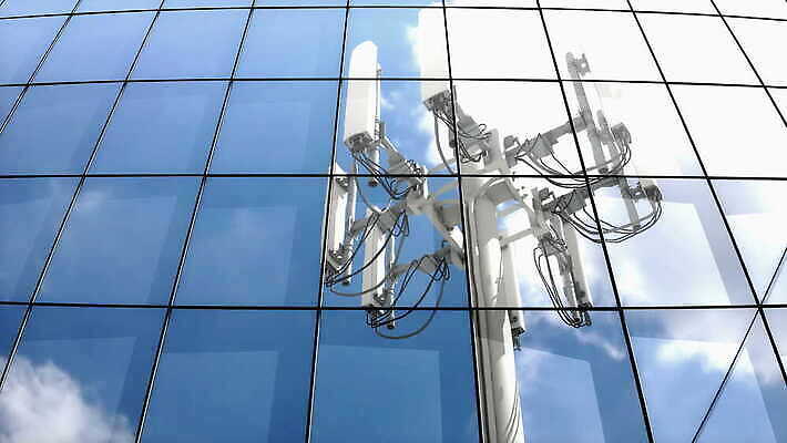 파도 인터넷 통신 하늘 안테나 사람없음 스마트폰 탑 자료 연결 수화기 신호 철탑 송신기 4G 4K MOV 해외동영상 클립영상 건축물 바다 IT 핸드폰 스마트기기 전화기 동영상 파일형식