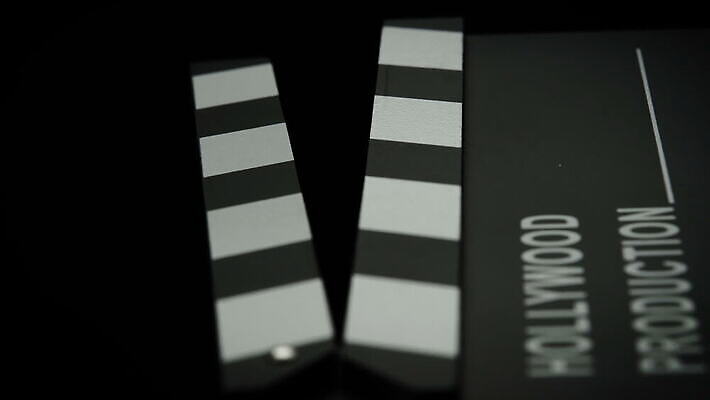 포즈 표시 전등 사람없음 카메라 배우 박수 필름 회전 동영상 책임자 석판 추 프로듀서 4K MOV 해외동영상 클립영상 직업 조명 손짓 전자제품 연예인 파일형식