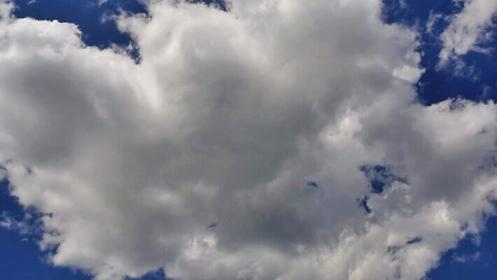 구름 컬러 백그라운드 자연 하늘 날씨 풍경 사람없음 야외 가로 여름 파란색 빛 햇빛 태양 우주 환경 흰색 전원 분위기 장면 천국 솜털 스카이라인 내추럴 오존 적란운 천창 유일 4K 타임랩스 MOV 해외동영상 클립영상 자연요소 계절 컨셉 촬영기법 전기에너지 생태계 동영상 파일형식 구름_자연