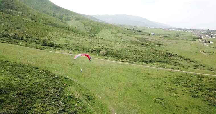 스포츠 컬러 백그라운드 날개 자연 하늘 수업 산 안테나 사람 풍경 사람없음 야외 초록색 파란색 점프 경쟁 자유 흰색 비행 체험 뜨거움 원형 센터 정상 위험 묘기 낙하산 풍선 항공촬영 골 글라이더 드론 착륙 카자흐스탄 4K 알마티 MP4 해외동영상 클립영상 도형 교육 아시아 뷰포인트 컨셉 통신 모션 생태계 동영상 파일형식