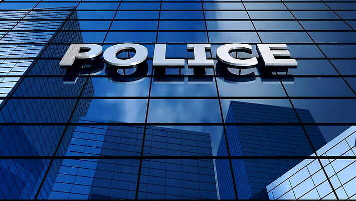 창문 유리 하늘 새로움 안전 사람없음 건물 파란색 사무실 반사 도시 시간 범죄 경찰 도심 역 보호 교도소 사인 질서 애니메이션 공정 서명 타임랩스 MOV 해외동영상 클립영상 직업 건축물 컬러 컨셉 비즈니스 교통시설 재질 촬영기법 예절 감옥 동영상 파일형식