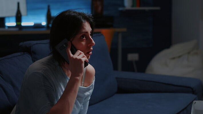 감정 얼굴 통신 가족 모바일 스트레스 대화 사람없음 스마트폰 핸드폰 고통 슬픔 표현 잡기 메시지 뉴스 좌절 질병 무서움 사건 고민 걱정 불행 충격 문제 긴장 반응 비극 우울증 적자 혼자 4K MOV 해외동영상 클립영상 컨셉 의학 관계 모션 말하기 신체부위 전자제품 스마트기기 동영상 파일형식