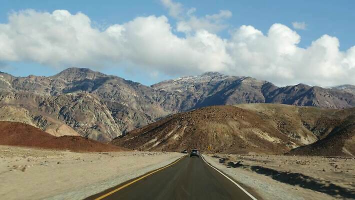 도로 모래 여행 곡선 자동차 유리 산 건조 사람없음 컬러풀 미국 운전 사막 자유 고속도로 황무지 팔레트 분위기 아스팔트 땅 캘리포니아 지역 안심 사암 루트 방법 오리지널 자동 지질학 특별함 4K 건조기후 MP4 해외동영상 클립영상 교육 길 선 육상교통 컬러 컨셉 북아메리카 교통시설 모션 재질 육류 돌_바위 동영상 파일형식