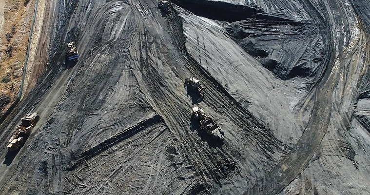 산업 포장 부동산 추상 안테나 사람없음 건물 건설현장 트럭 땅 머리위 먼지 항공촬영 개발 채점 4K MP4 해외동영상 클립영상 건축물 뷰포인트 무늬 통신 자동차 건설업 재산 성적 동영상 파일형식