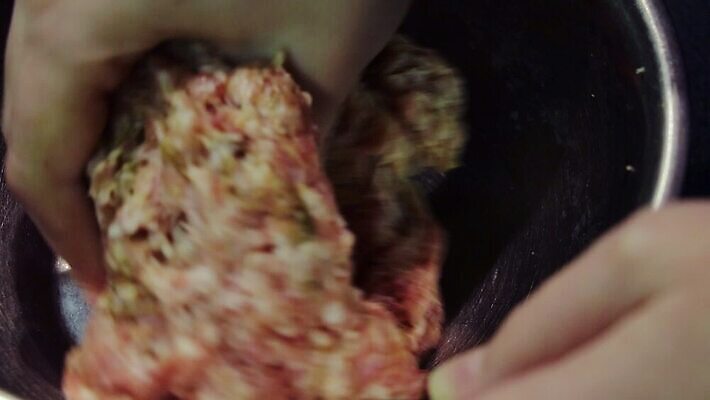 여자 음식 컬러 다이어트 토마토 밥 치즈 파프리카 식이요법 관리 육류 요리 사람없음 계란 식사 저녁식사 소고기 신선 고명 사발 칼 시리얼 굽기 먹기 가득함 준비 칼로리 후추 폭식 다진 스터핑 식용 작살 주키니 주키니호박 맛있는 MOV 해외동영상 클립영상 채소 식재료 모션 유제품 건강 사람 알 사기그릇 구이 향신료 동영상 파일형식