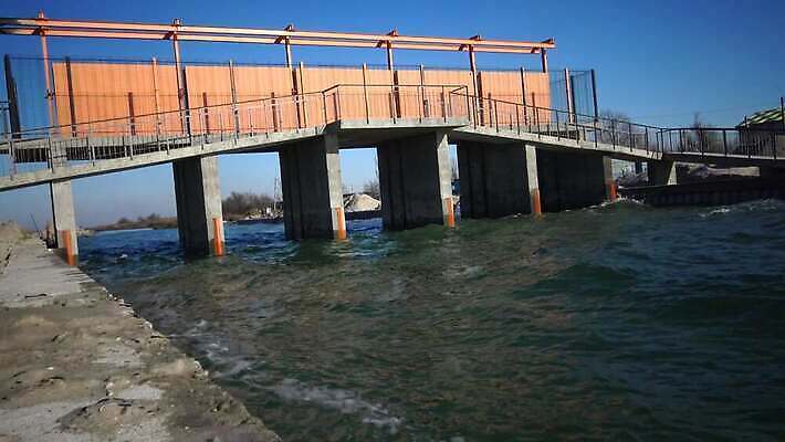 외관 산업 컬러 모션 자연 사람없음 야외 초록색 물 강 달리기 환경 힘 재활용 폭포 흐름 에너지 과학기술 저수지 개울 붓기 역 댐 홍수 대문 분무기 엔진 세대 유지 리가 생태학 수력발전 4K MP4 해외동영상 클립영상 자연요소 공공시설 교육 컨셉 교통시설 기술 문 발전 자연재해 친환경 생태계 동영상 수력에너지 파일형식