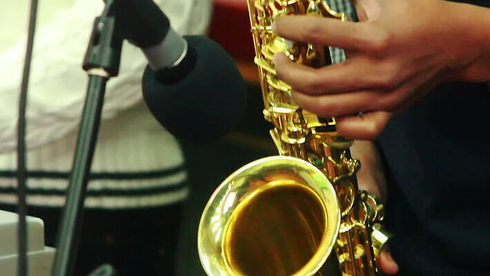 전통 문화 줄 음악 놀이 타악기 미술 사람 이벤트 사람없음 유행 쪽지 축제 화목 소리 콘서트 공연 음악가 가수 무대 기구 도구 잡기 악단 그룹 클래식 극장 바이올린 예술가 쇼 지휘자 오케스트라 연극 교향곡 뮤지컬 보컬 회원 생존 MOV 해외동영상 클립영상 직업 악기 컨셉 모션 현악기 문화예술 동영상 파일형식