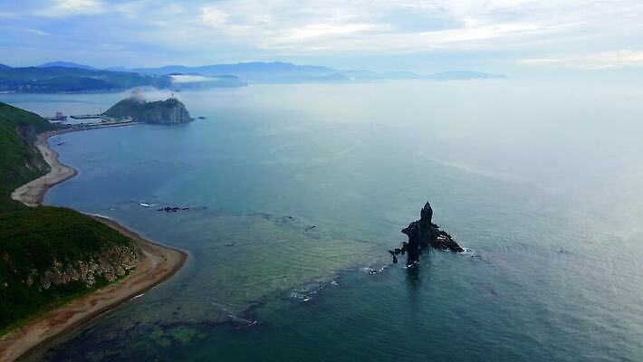 동물 바다 섬 2 자연 조류 하늘 사람없음 빨간색 물 파란색 일본 맑음 검은색 만 러시아 지역 랜드마크 러시아인 화강암 4K MOV 해외동영상 클립영상 자연요소 서양인 유럽 아시아 컬러 날씨 암석 생태계 동영상 파일형식