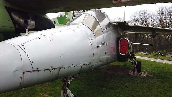 날개 비행기 설명 사람없음 수확 공항 항공 박물관 군용 제트기 대패 소비에트 옛날 폭격기 4K MOV 해외동영상 클립영상 무기 농업 항공교통 교통시설 모션 대중교통 군대 동영상 파일형식