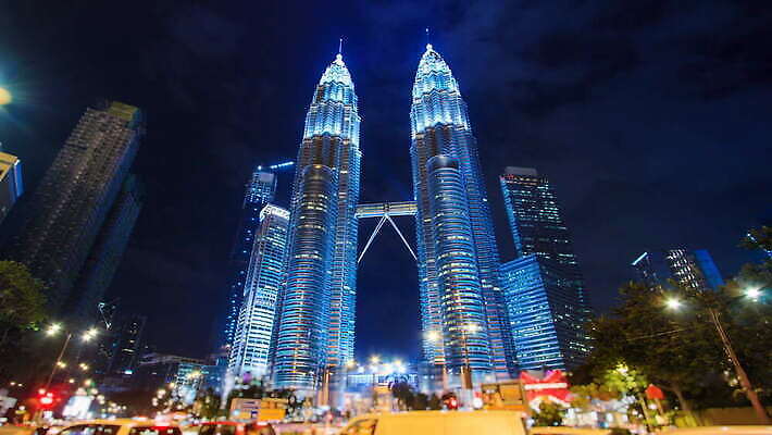 구름 아시아 여행 비즈니스 건축양식 교통시설 자동차 하늘 호텔 풍경 사람없음 건물 빛 도시풍경 세계 탑 고층빌딩 놀람 도시 도심 야간 저녁 쌍둥이 장면 타운 스카이라인 말레이시아 랜드마크 수도권 인기 4K 타임랩스 페낭 MOV 해외동영상 클립영상 자연요소 건축물 건축 감정 나라 육상교통 교통 가족 숙소 촬영기법 표정 빌딩 시설 지역 동영상 파일형식