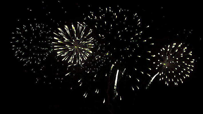 기념일 백그라운드 하늘 불 추상 휴가 기념 폭죽 불꽃놀이 이벤트 사람없음 컬러풀 파티 검은색 축제 어둠 축하 야간 큼 폭발 만화 묘사 질감 애니메이션 파열 고립 광 진짜 많음 MOV 해외동영상 클립영상 자연요소 컬러 컨셉 무늬 놀이 크기 동영상 파일형식
