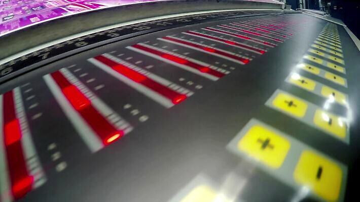 식물 산업 종이 컬러 공장 모션 잉크 주택 사람없음 책 상점 기계 장비 도구 업무 판넬 작업실 신문 제조 잡지 인쇄 속도 상업 언론 출판 MOV 해외동영상 클립영상 공업 건물 간행물 작업 뉴스 동영상 파일형식