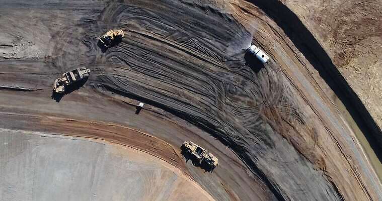 산업 포장 부동산 추상 안테나 사람없음 건물 건설현장 트럭 땅 머리위 먼지 항공촬영 개발 채점 4K MP4 해외동영상 클립영상 건축물 뷰포인트 무늬 통신 자동차 건설업 재산 성적 동영상 파일형식