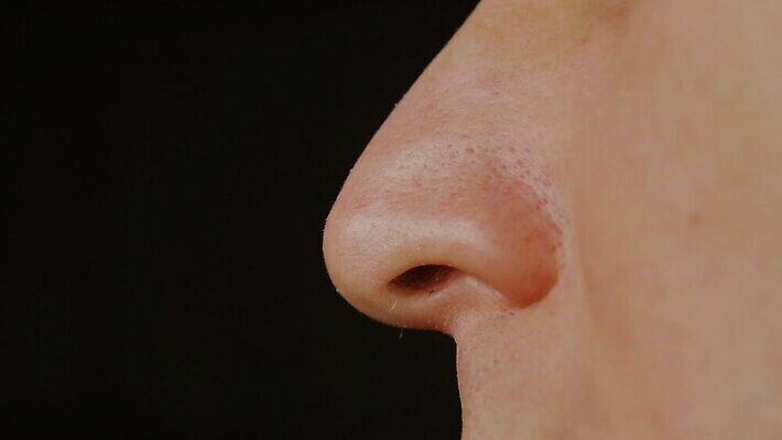 백인 남자 얼굴 백그라운드 부분 해부 한명 사람 성인 옆모습 검은색 추위 흰색 호흡기관 닫기 호흡 질병 플라스틱 피부 묘사 코 문제 외과 산소 알레르기 돌봄 증상 천식 MOV 해외동영상 클립영상 서양인 1 뷰포인트 컬러 의학 모션 재질 병원 신체부위 장기_의학 원소 동영상 파일형식