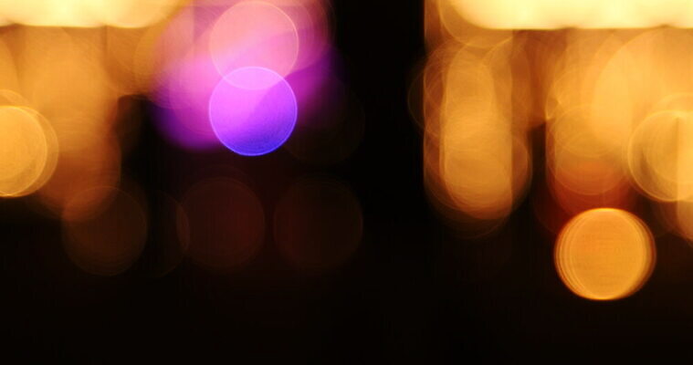 디자인 분홍색 컬러 백그라운드 이동 컨셉 패턴 모션 추상 전등 조명 새해 창조 사람없음 장식 빨간색 물 빛 컬러풀 금발 반사 노란색 디지털 검은색 어둠 흰색 원형 야간 저녁 소프트포커스 질감 보케 마법 애니메이션 블러 4K MOV 해외동영상 클립영상 자연요소 도형 헤어스타일 무늬 촬영기법 동영상 파일형식