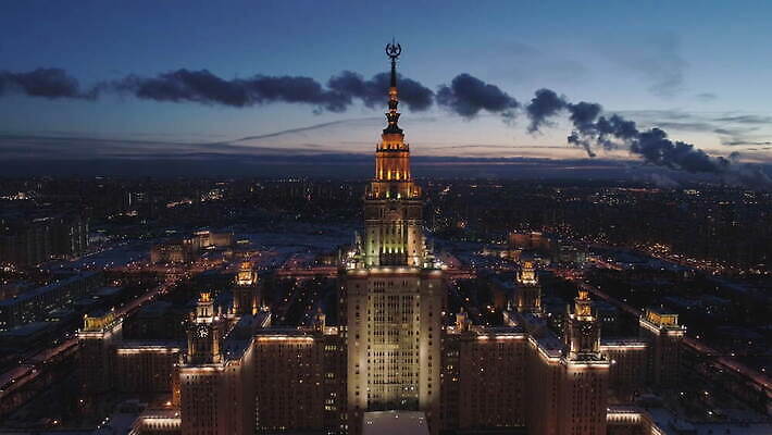 별 도로 여행 겨울 건축양식 하늘 안테나 파노라마 사람없음 건물 빛 도시풍경 일출 황혼 일몰 새벽 도시 야간 저녁 심볼 대학교 러시아 첨탑 스카이라인 빛망울 드론 모스크바 소비에트 접근 4K 설정숏 MOV 해외동영상 클립영상 자연요소 건축물 계절 건축 유럽 길 통신 학교 교통시설 촬영기법 풍경 노을 탑 동영상 파일형식