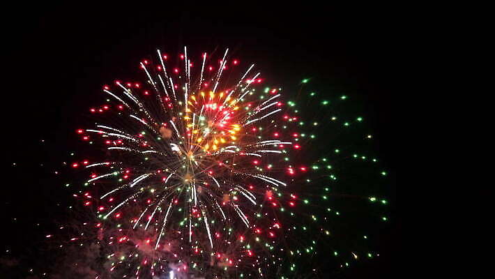 기념일 행복 별 크리스마스 불 휴가 불꽃 새해 기념 폭죽 불꽃놀이 이벤트 사람없음 빛 컬러풀 파티 축제 기쁨 축하 야간 저녁 폭발 쇼 파열 빛망울 7월 광 독립 독립기념일 크리스마스이브 환상 4K MOV 해외동영상 클립영상 자연요소 감정 컬러 컨셉 놀이 날짜 동영상 파일형식