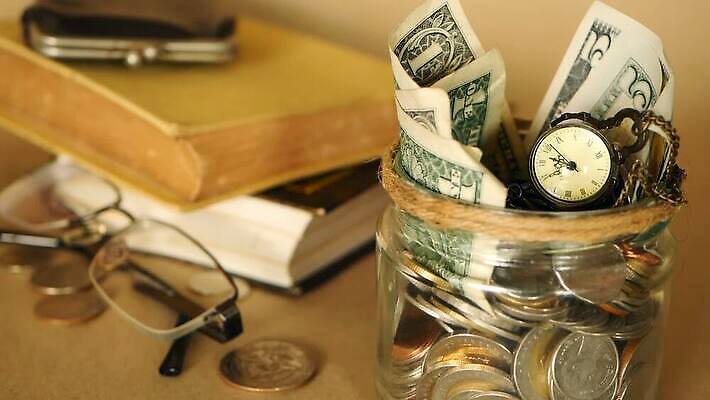 종이 안경 백그라운드 컨셉 지폐 돈 비즈니스 유리 성공 수업 사람없음 책 금융 경제 달러 동전 저축 저금통 항아리 재산 닫기 가난 수집 투자 계좌 수입 자금 페니 비어있는 MOV 해외동영상 클립영상 잡화 교육 모션 재질 도자기 동영상 파일형식