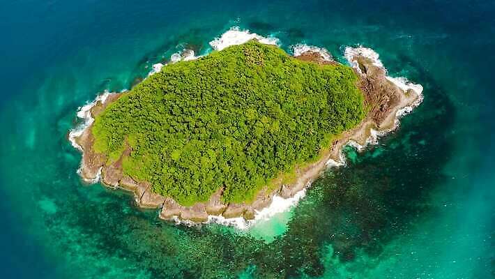 나무 아시아 바다 섬 여행 백그라운드 자연 휴가 안테나 사람없음 물 파란색 하이앵글 햇빛 맑음 만 산호초 암초 항공촬영 조감도 터키석 4K MOV 해외동영상 클립영상 자연요소 식물 나라 뷰포인트 컬러 통신 날씨 태양 수중식물 보석 생태계 동영상 파일형식
