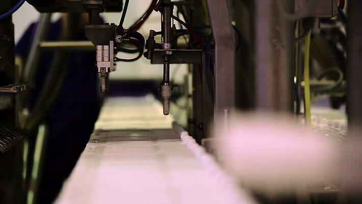 식물 산업 선 공장 모션 아이스크림 사람없음 기계 장비 트럭 벨트 작업 제조 방법 자동 자동화 컨베어밸트 MOV 해외동영상 클립영상 잡화 공업 자동차 디저트 동영상 파일형식