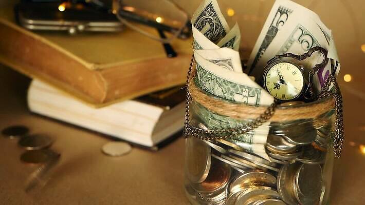 종이 백그라운드 컨셉 지폐 돈 비즈니스 유리 성공 수업 사람없음 책 금융 경제 학습 달러 동전 장비 저축 저금통 흰색 항아리 재산 닫기 가난 수집 대학교 투자 계좌 수입 자금 페니 비어있는 MOV 해외동영상 클립영상 교육 컬러 학교 모션 재질 도자기 동영상 파일형식