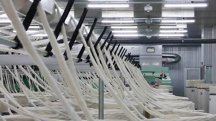 식물 산업 선 공장 사람없음 기계 장비 흰색 공구 직물 면 그룹 작업실 실 제조 실크 회전 탱크 롤 실타래 섬유 얼레 방앗간 양모 돌리기 자동화 줄서기 짜기 많음 MP4 해외동영상 클립영상 컬러 컨셉 공업 모션 도구 동영상 파일형식