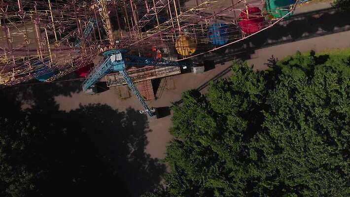 공원 유럽 여행 건축양식 하늘 거리 사람없음 도시풍경 축제 도시 바퀴 바이러스 버리기 예방 회전목마 고립 드론 소비에트 옛날 우크라이나 전염병 조감도 코로나바이러스 비어있는 4K 락다운 MP4 해외동영상 클립영상 공공시설 건축 나라 모션 풍경 질병 놀이기구 동영상 파일형식