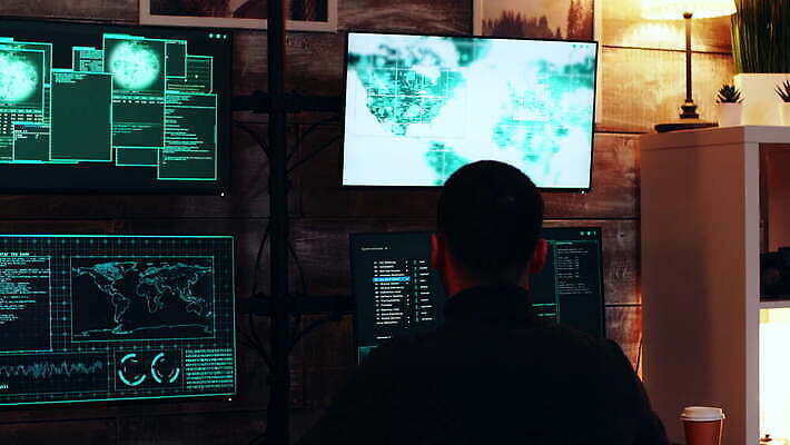 여자 인터넷 사람없음 컴퓨터 스크린 모니터 자료 웹 어둠 방 정보 타이핑 네트워크 조직 그룹 센터 바이러스 암호 공격 비밀 사이버 보안 신분 시스템 해킹 해커 깊이 데이터베이스 서버 소프트웨어 악성코드 정부 4K MOV 해외동영상 클립영상 컨셉 모션 안전 사람 전자제품 범죄 동영상 파일형식