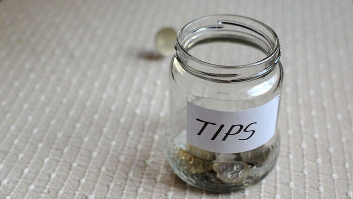 컨셉 돈 탁자 성공 미래 사람없음 금융 경제 단어 라벨 금속 동전 성장 긴급 잡기 항아리 변화 재산 떨어짐 컨테이너 가난 사인 보안 투자 가치 기부 습관 수입 자금 팁 페니 놓기 비어있는 MOV 해외동영상 클립영상 문자 산업 가구 비즈니스 모션 재질 프레임 안전 도자기 동영상 파일형식