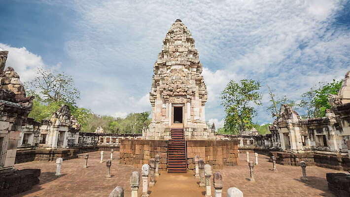 아시아 종교 문화 여행 건축양식 태국 자연 하늘 휴가 미술 동양인 풍경 사람없음 건물 여름 문 탑 바위 기도 사찰 역사 재산 오솔길 땅 옛날 힌두교 스타일 국경 4K MOV 해외동영상 클립영상 건축물 계절 건축 나라 길 종교건축 문화예술 인종 금융 돌_바위 생태계 동영상 파일형식