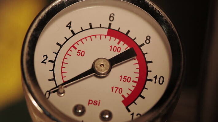 산업 실험 안전 사람없음 기계 에너지 공구 업무 바 액체 분위기 실험실 휘발유 위험 폭발 잠수함 측정 예방 상승 공포 가스 엔진 긴장 모터 끓이기 보일러 압력 압축 한계 유체 MOV 해외동영상 클립영상 감정 컨셉 모션 도구 작업 석유 동영상 파일형식