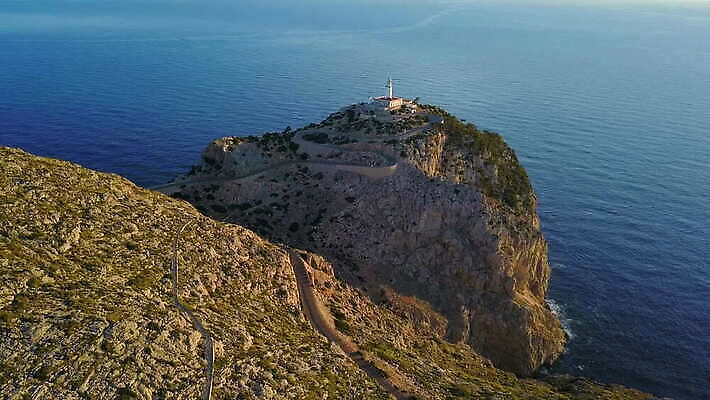 도로 바다 건축양식 자연 등대 사람없음 야외 건물 물 빛 햇빛 탑 스페인 방향 침식 조감도 수평선 남유럽 4K MOV 해외동영상 클립영상 자연요소 건축물 건축 유럽 길 교통시설 태양 생태계 동영상 파일형식