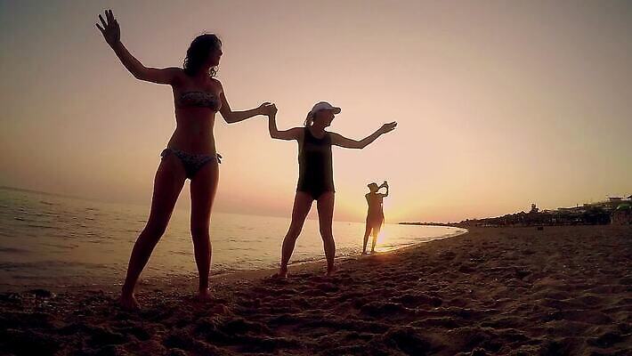 전통 라이프스타일 여자 행복 실루엣 바다 2 자연 기념 맥주 함께함 사람 소년 여러명 사람없음 여름 청춘 태양 파티 일몰 우정 춤 그룹 재산 저녁 그리스 그리스인 마케도니아 민화 MP4 해외동영상 슬로모션 클립영상 자연요소 서양인 계절 남자 감정 유럽 어린이 다수 컨셉 문화예술 주류 촬영기법 이벤트 생활 금융 친구 노을 야간 그림 생태계 동영상 파일형식 남유럽