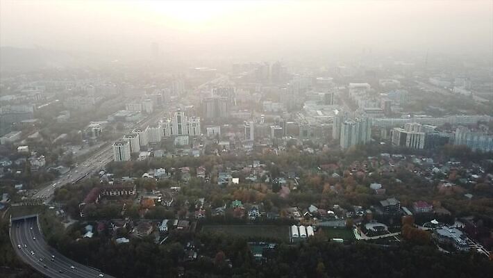 식물 구름 산업 여행 백그라운드 비즈니스 건축양식 공장 자동차 하늘 산 거리 안테나 풍경 사람없음 건물 도시풍경 환경 탑 힘 일몰 새벽 에너지 안개 도시 오염 정상 연료 가스 매연 타운 스카이라인 드론 랜드마크 스모그 철강 카자흐스탄 콜로라도 알마티 MP4 해외동영상 클립영상 자연요소 건축물 건축 아시아 육상교통 통신 공업 날씨 노을 미국 환경오염 동영상 파일형식