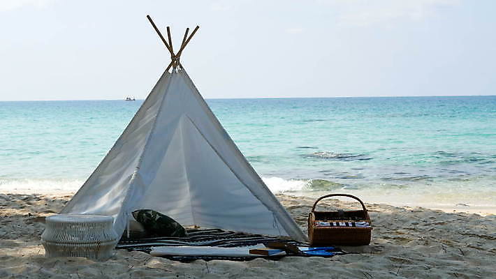 라이프스타일 모래 파도 바다 섬 여행 백그라운드 데이트 자연 하늘 바람 휴가 휴식 텐트 풍경 사람없음 야외 물 여름 파란색 소풍 파티 바구니 캠핑 낭만 흰색 크리스탈 함선 장면 주말 점심식사 순간 카피스페이스 4K MOV 해외동영상 클립영상 자연요소 계절 컬러 컨셉 배_교통 레저 날씨 캠핑도구 이벤트 생활 야외활동 식사 공백 광석 생태계 동영상 파일형식