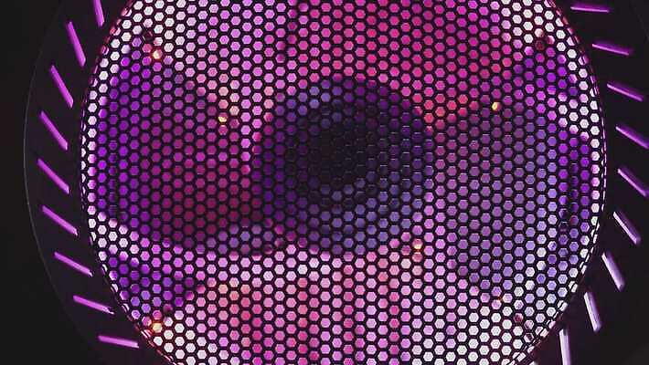 디자인 산업 컬러 백그라운드 컨셉 기술 실내 사람없음 그래픽 빨간색 파란색 빛 컴퓨터 컬러풀 디지털 힘 공연 장비 게임 흰색 부채 시원함 묘사 순환 전자 시스템 빛망울 냉각기 하드웨어 주도 4K MOV 해외동영상 클립영상 모션 놀이 이벤트 내부 전자제품 예절 동영상 파일형식