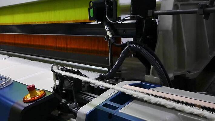 디자인 산업 선 줄 컬러 패턴 부분 공장 사람없음 유행 기계 장비 직물 면 업무 실 닫기 제조 실크 묘사 질감 커서 섬유 짜임 양모 달리기선수 돌리기 짜기 MP4 해외동영상 클립영상 무늬 공업 모션 작업 육상선수 동영상 파일형식