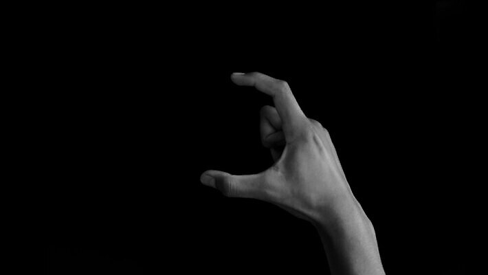 백인 손 알파벳 남자 백그라운드 컨셉 영국 관리 손바닥 사람 검은색 우정 잡기 편지 심볼 사인 파란배경 C 동영상 고립 돌봄 벙어리 HD MOV 해외동영상 클립영상 서양인 영어 유럽 컬러 모션 신체부위 파란색 친구 파일형식